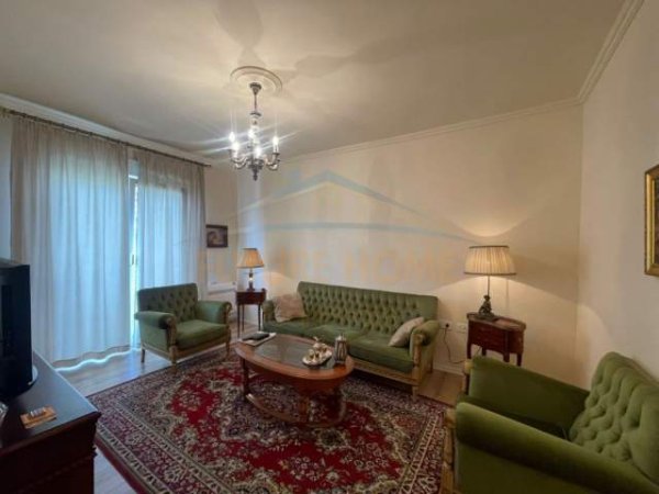 Tirane, jepet me qera apartament 1+1 Kati 4, 62 m² 600 Euro (Rruga Margarita Tutulani)