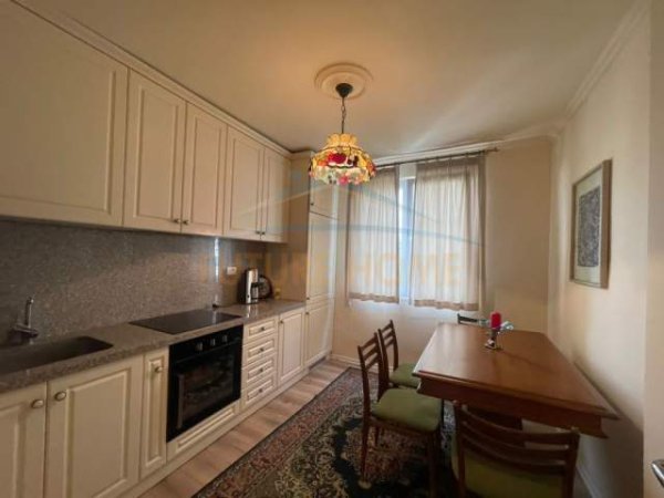 Tirane, jepet me qera apartament 1+1 Kati 4, 62 m² 600 Euro (Rruga Margarita Tutulani)