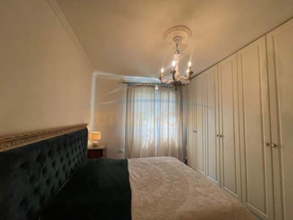 Tirane, jepet me qera apartament 1+1 Kati 4, 62 m² 600 Euro (Petro Nini)