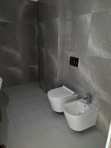 Tirane, jepet me qera apartament 1+1+BLK Kati 2, 70 m² 350 Euro (Rruga Kongresi i Manastirit)