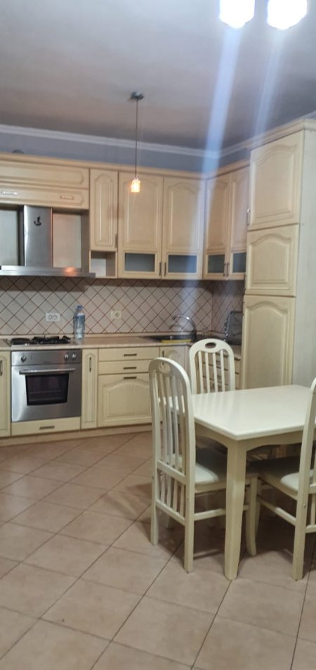 Tirane, jepet me qera apartament 2+1+BLK Kati 4, 90 m² 400 Euro (prane Big Market)