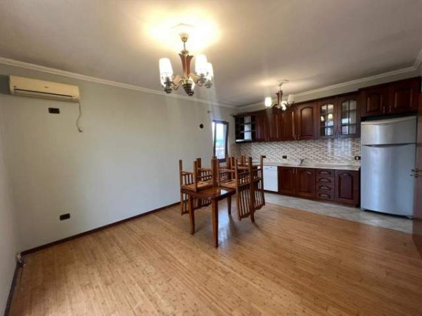 Tirane, shitet Vile 4+1+A+BLK Kati 2, 1.000 m² 205.000 Euro (KAMEZ)