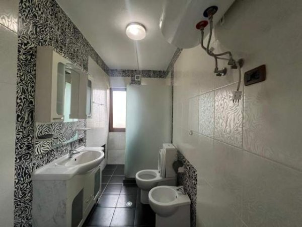 Tirane, shitet Vile 4+1+A+BLK Kati 2, 1.000 m² 205.000 Euro (KAMEZ)