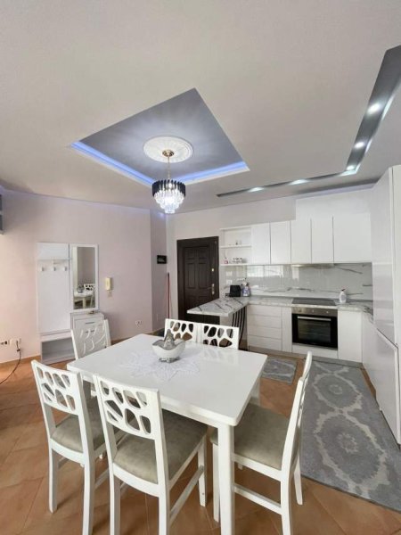 Tirane, jepet me qera apartament 1+1+BLK Kati 4, 75 m² 450 Euro (Liqeni i Thate)