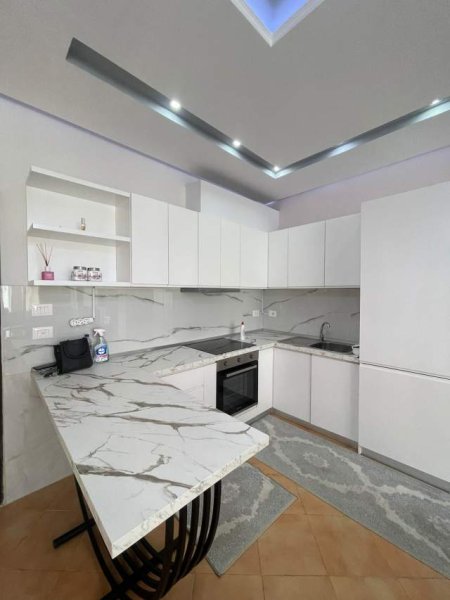 Tirane, jepet me qera apartament 1+1+BLK Kati 4, 75 m² 450 Euro (Liqeni i Thate)
