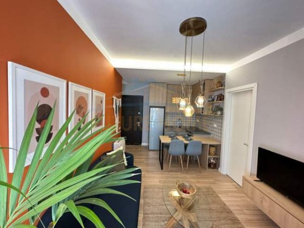 Tirane, jepet me qera apartament 2+1 Kati 7, 64 m² 1.300  (rruga e barrikadave)