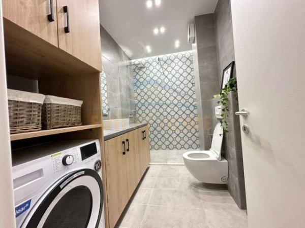 Tirane, jepet me qera apartament 2+1 Kati 7, 64 m² 1.300  (rruga e barrikadave)