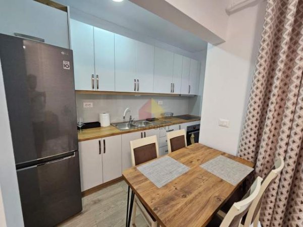 Tirane, shitet apartament 1+1+BLK Kati 1, 60 m² 120.000 Euro (Kisha Katolike)