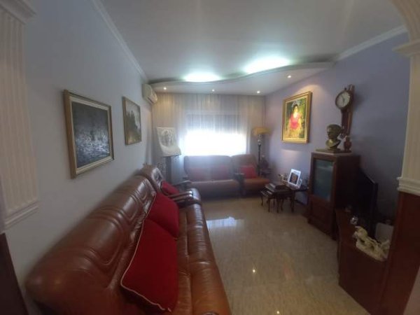 Tirane, jepet me qera apartament 10 m² 500 Euro (Rruga Myslym shyri)