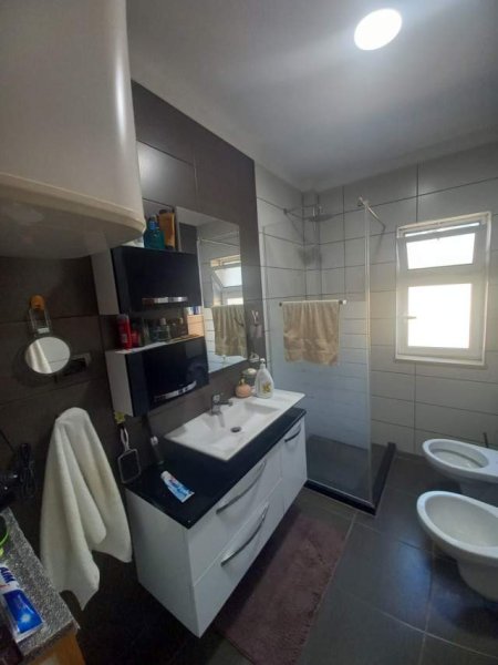 Tirane, jepet me qera apartament 10 m² 500 Euro (Rruga Myslym shyri)
