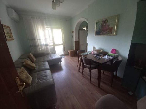 Tirane, jepet me qera apartament 10 m² 500 Euro (Rruga Myslym shyri)