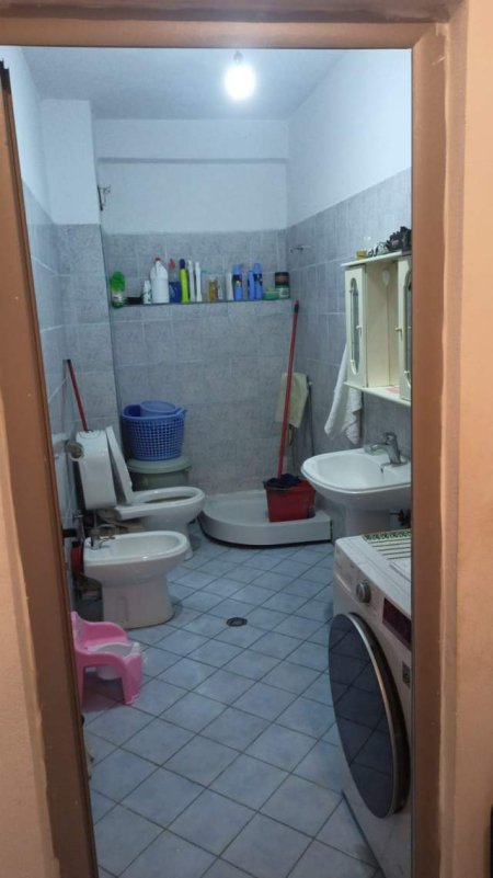 Shqiperi, jepet me qera apartament 125 m² 350 Euro (Mbrap Veko Grup)