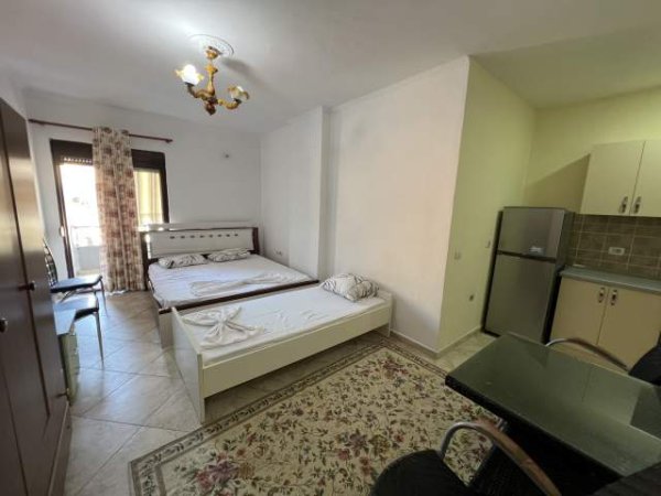 Tirane, jepet me qera garsonier Kati 3, 45 m² 350 Euro (Rruga e Barrikadave)