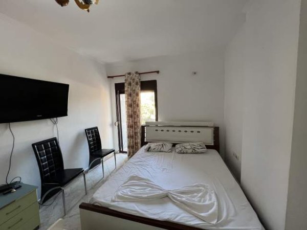 Tirane, jepet me qera garsonier Kati 3, 45 m² 350 Euro (Rruga e Barrikadave)