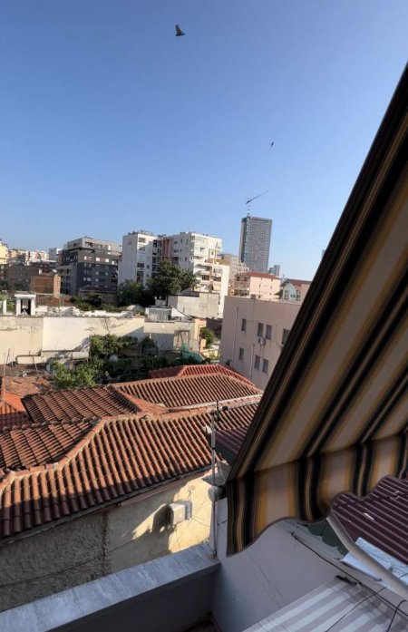 Tirane, jepet me qera garsonier Kati 3, 45 m² 350 Euro (Rruga e Barrikadave)