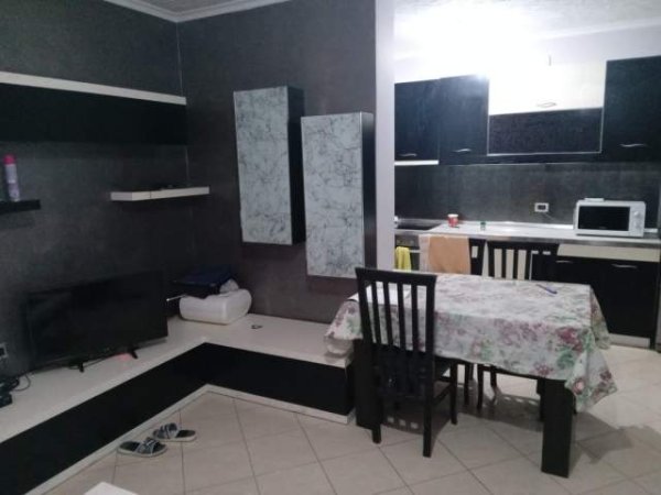 Tirane, jepet me qera apartament 2+1 Kati 6, 98 m² 280 Euro (rruga muhamet deliu)