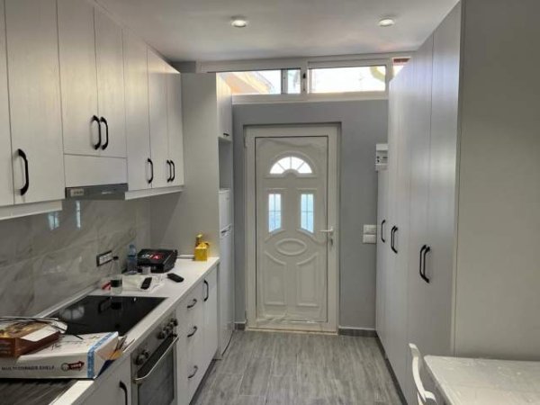 Tirane, jepet me qera apartament 1+1 Kati 1, 30 m² 300 Euro (Rruga Mihal Duri Tiranë,Shqipëria)