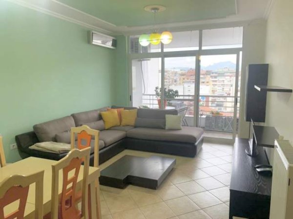 Tirane, jepet me qera apartament 1+1+BLK Kati 7, 75 m² 450 Euro (Kompleksi Kika,Komuna e Parisit)