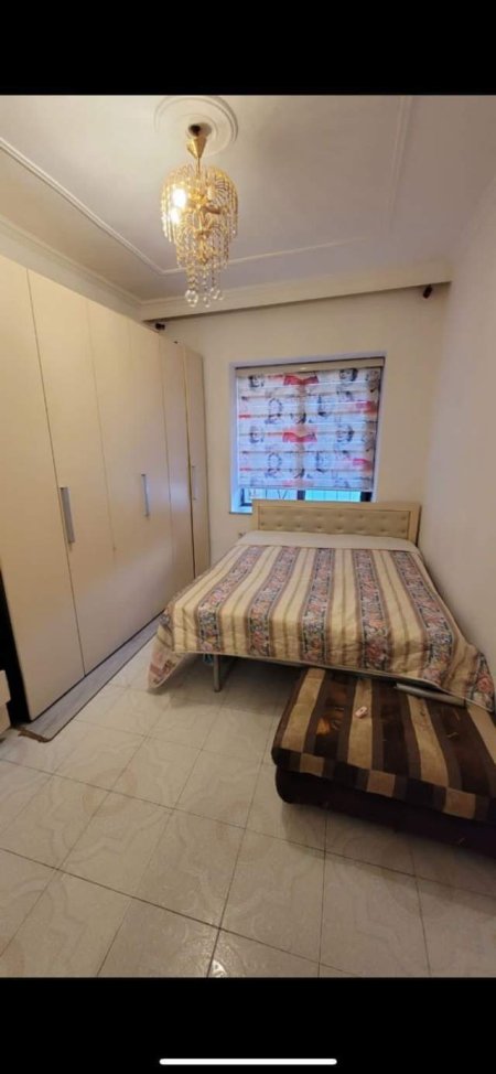 Tirane, jepet me qera garsonier Kati 1, 40 m² 25.000 Leke (Rruga e Kavajes)