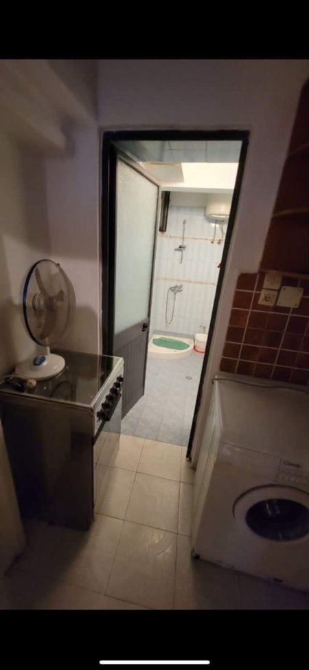 Tirane, jepet me qera garsonier Kati 1, 40 m² 25.000 Leke (Rruga e Kavajes)