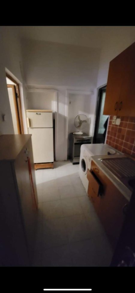 Tirane, jepet me qera garsonier Kati 1, 40 m² 25.000 Leke (Rruga e Kavajes)