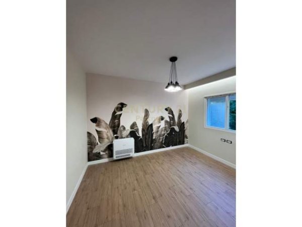 Tirane, jepet me qera apartament 2+1 1.000 Euro (kopshti botanik)