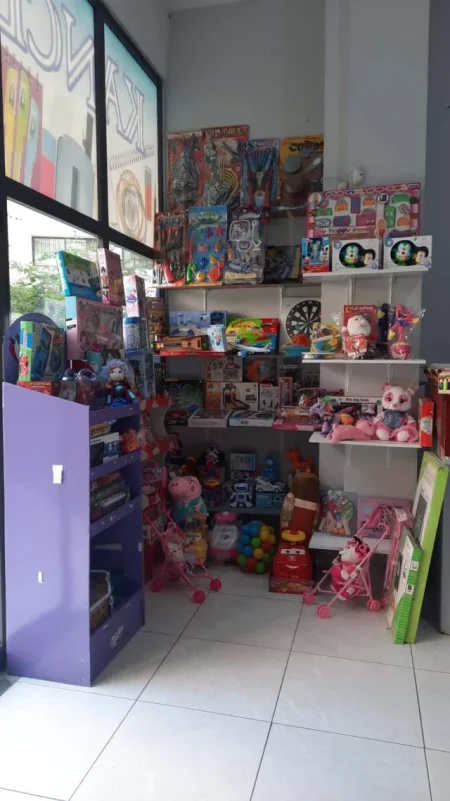 Tirane, Shitet biznes kancelarie i kompletuar (Astir)