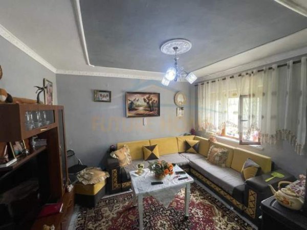 Korce, shitet apartament 1+1+BLK Kati 1, 60 m² 26.000 Euro (Lagjia 10, Korçë)