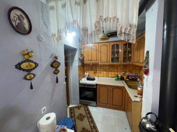 Korce, shitet apartament 1+1+BLK Kati 1, 60 m² 26.000 Euro (Lagjia 10, Korçë)