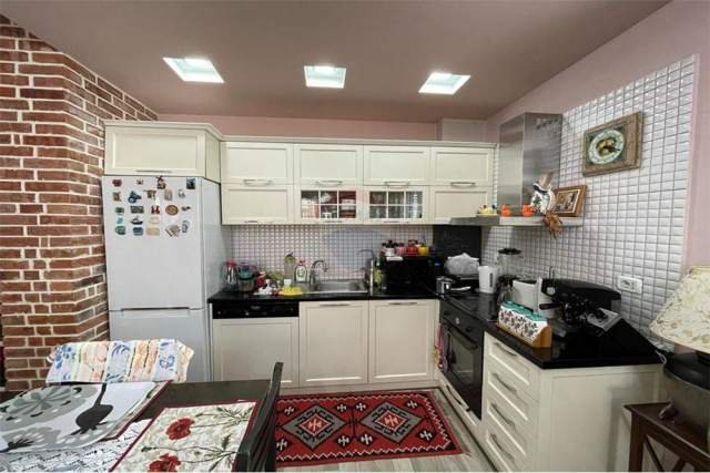 Tirane, shitet apartament 2+1+BLK Kati 3, 146 m² 146.000 Euro (Rruga Thesarit)