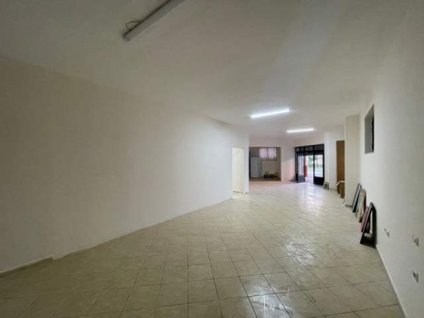 Tirane, jepet me qera Vile Kati 4, 750 m² 4.000 Euro (Kopshti zoologjik)