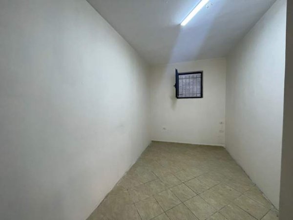 Tirane, jepet me qera Vile Kati 4, 750 m² 4.000 Euro (Kopshti zoologjik)
