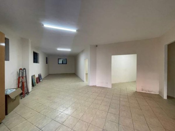Tirane, jepet me qera Vile Kati 4, 750 m² 4.000 Euro (Kopshti zoologjik)