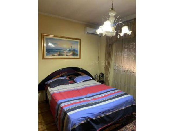 Tirane, jepet me qera apartament 2+1 Kati 2, 155 m² 450 Euro (Prane Pasticeri like/Rr.Sadik Petrela, Xhamlliku)