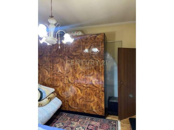 Tirane, jepet me qera apartament 2+1 Kati 2, 155 m² 450 Euro (Prane Pasticeri like/Rr.Sadik Petrela, Xhamlliku)