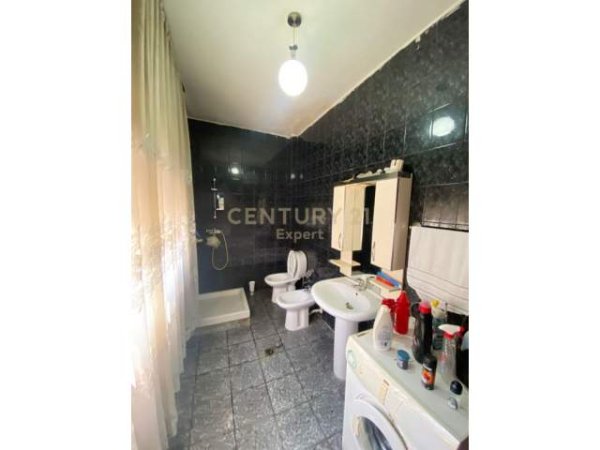 Tirane, jepet me qera apartament 2+1 Kati 2, 155 m² 450 Euro (Prane Pasticeri like/Rr.Sadik Petrela, Xhamlliku)