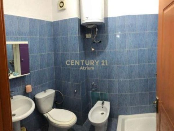 Tirane, jepet me qera apartament 1+1+BLK Kati 3, 57 m² 350 Euro (Shkolle e Kuqe)