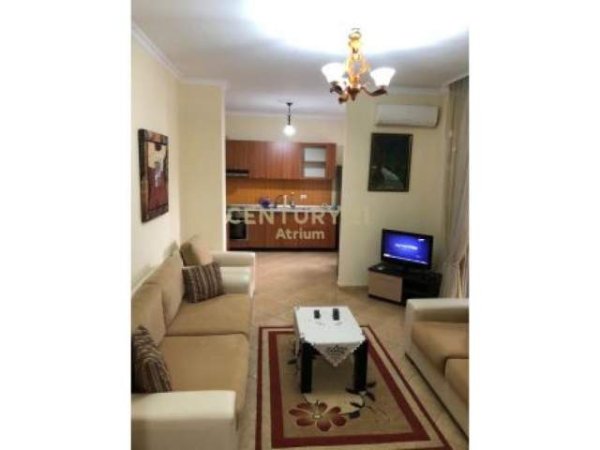 Tirane, jepet me qera apartament 1+1+BLK Kati 3, 57 m² 350 Euro (Shkolle e Kuqe)