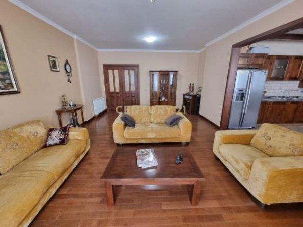 Tirane, jepet me qera apartament 3+1 1.000 Euro (st dinamo)
