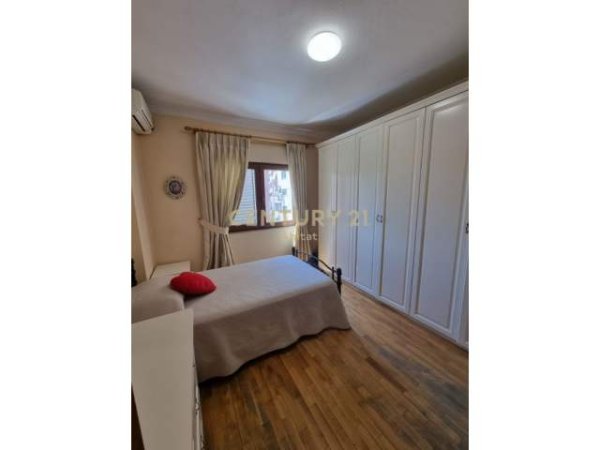 Tirane, jepet me qera apartament 3+1 1.000 Euro (st dinamo)