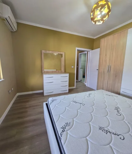 Tirane, jepet me qera apartament 2+1 Kati 11, 110 m² 700 € (Komuna Parisit)