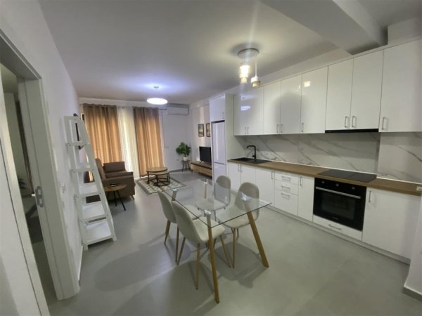 Tirane, jepet me qera apartament 1+1+Ballkon Kati 2, 73 m² 760 € (Rruga e Durresit)