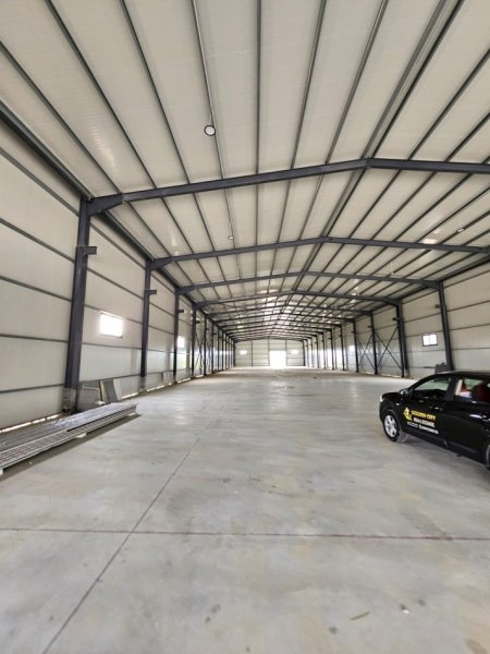 Durres, jepet me qera magazine Kati 0, 5.000 m² 6.000 € (rruga e ndroqit)