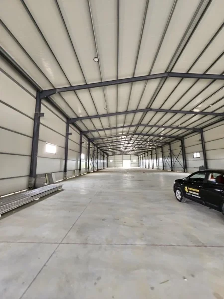 Durres, jepet me qera magazine Kati 0, 5.000 m² 6.000 € (rruga e ndroqit)