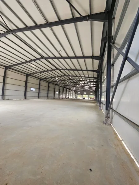 Durres, jepet me qera magazine Kati 0, 5.000 m² 6.000 € (rruga e ndroqit)