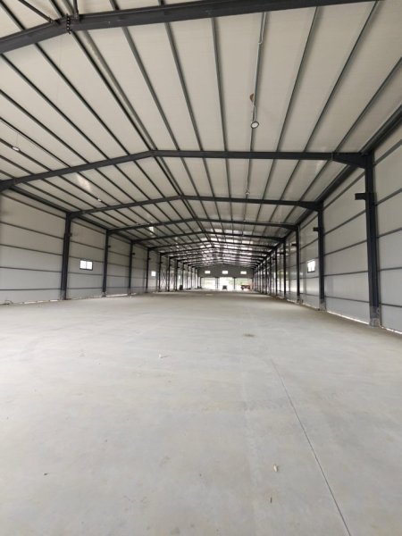 Durres, jepet me qera magazine Kati 0, 5.000 m² 6.000 € (rruga e ndroqit)