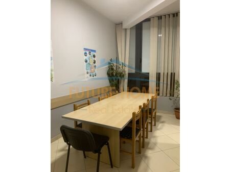 Tirane, jepet me qera ambjent biznesi Kati 1, 72 m² 900 € 
