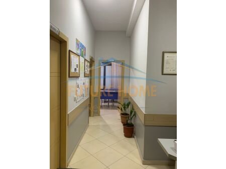 Tirane, jepet me qera ambjent biznesi Kati 1, 72 m² 900 € 