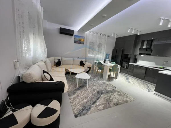 Durres, Shitet Shtepi Private 2-Kateshe , 80 m² 257.000 € (Xhafzotaj)