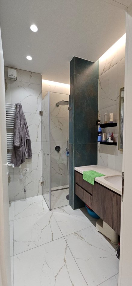 Tirane, jepet me qera apartament 2+1+Ballkon Kati 7, 99 m² 920 € (Rruga Jordan Misja)